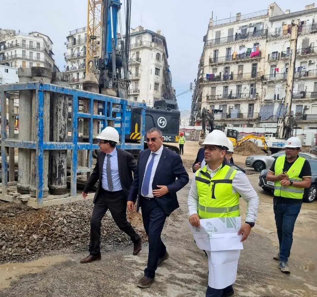 Djellaoui s'enquiert de l'état d'avancement des travaux du projet d'extension du métro d'Alger à Ba