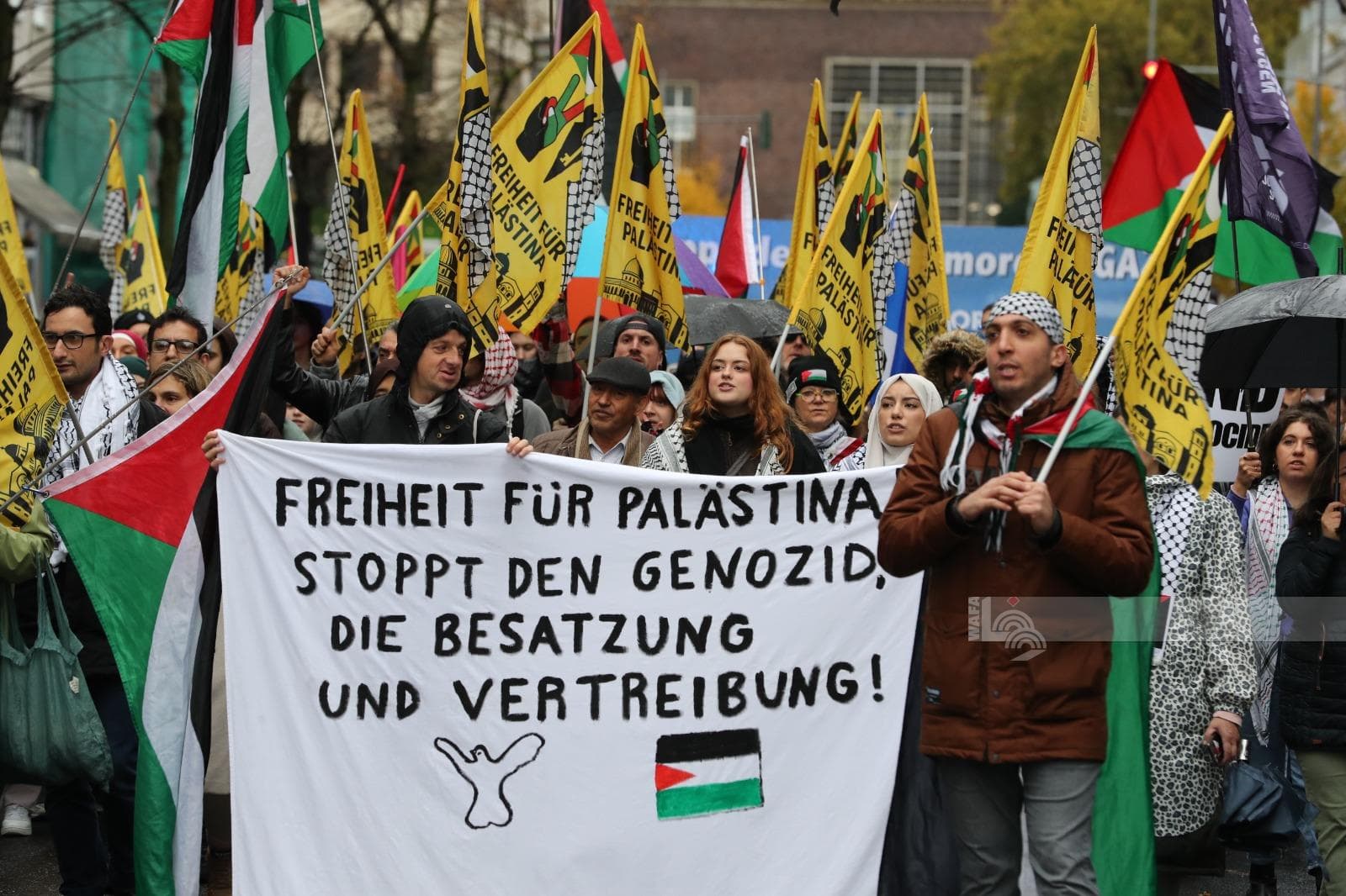 Des manifestants protestent contre la déclaration Balfour et l'agression sioniste à Ghaza