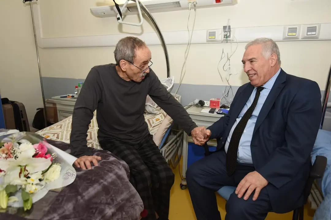 Tacherift au chevet du fils du chahid Mostefa Ben Boulaïd à l'Hôpital d'Aïn Naâdja