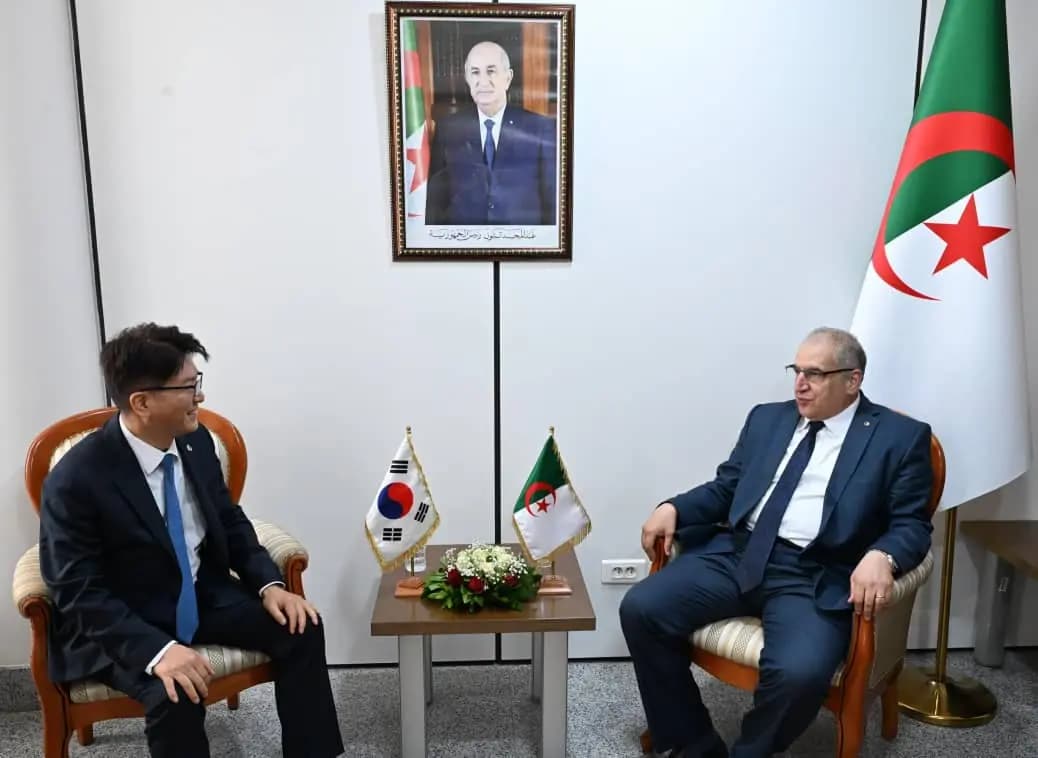 Magramane reçoit l'ambassadeur de la République de Corée en Algérie