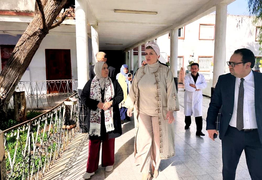 La ministre de la Solidarité nationale effectue une visite au foyer pour personnes âgées de Sidi Moussa