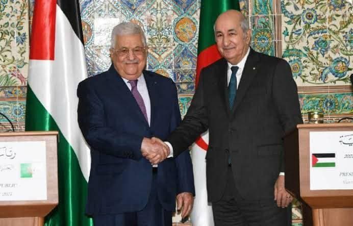 Le président de la République reçoit les vœux du président de l'Etat de Palestine