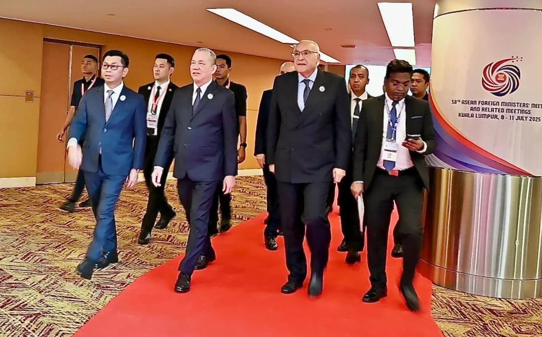 Participation du ministre des affaires etrangers Ahmed Attaf à la cérémonie d'ouverture de la 58e session du Conseil des ministres des affaires étrangères de l'ASEAN à Kuala Lumpur (Malaisie).