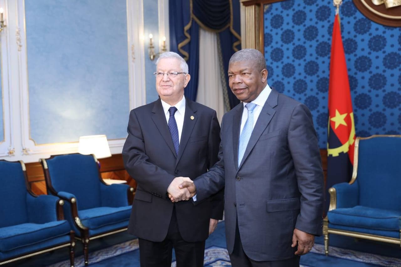 Nasri reçu par le président angolais, porteur d'un message écrit du président de la République