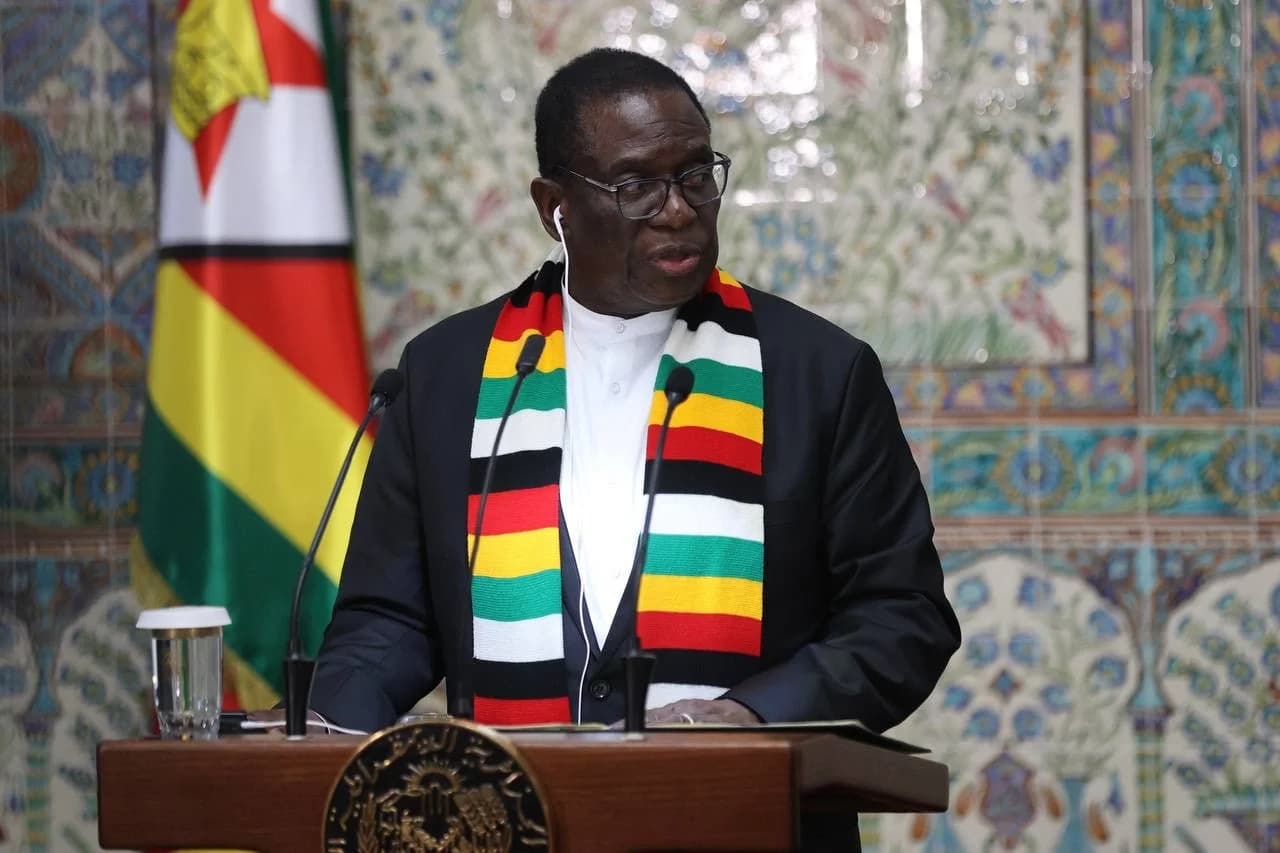 Déclaration à la presse du président de la République du Zimbabwe Emmerson Mnangagwa  au siège de la Présidence de la République Algérienne. 