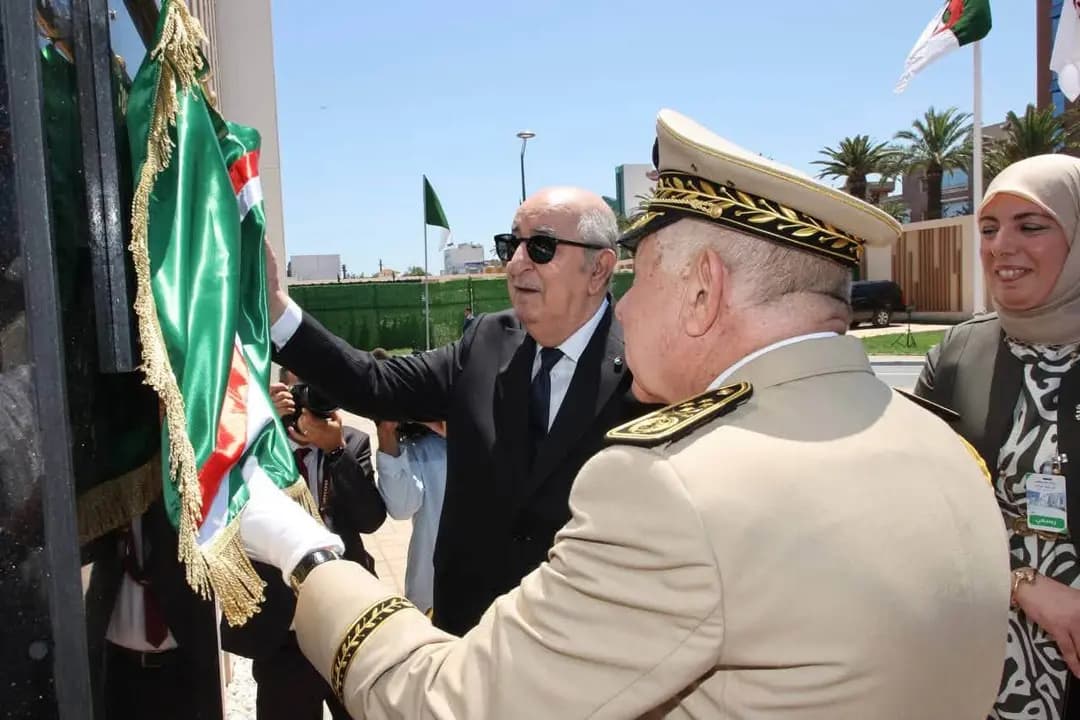 Le président de la République inaugure le Centre national algérien des services numériques à Alger