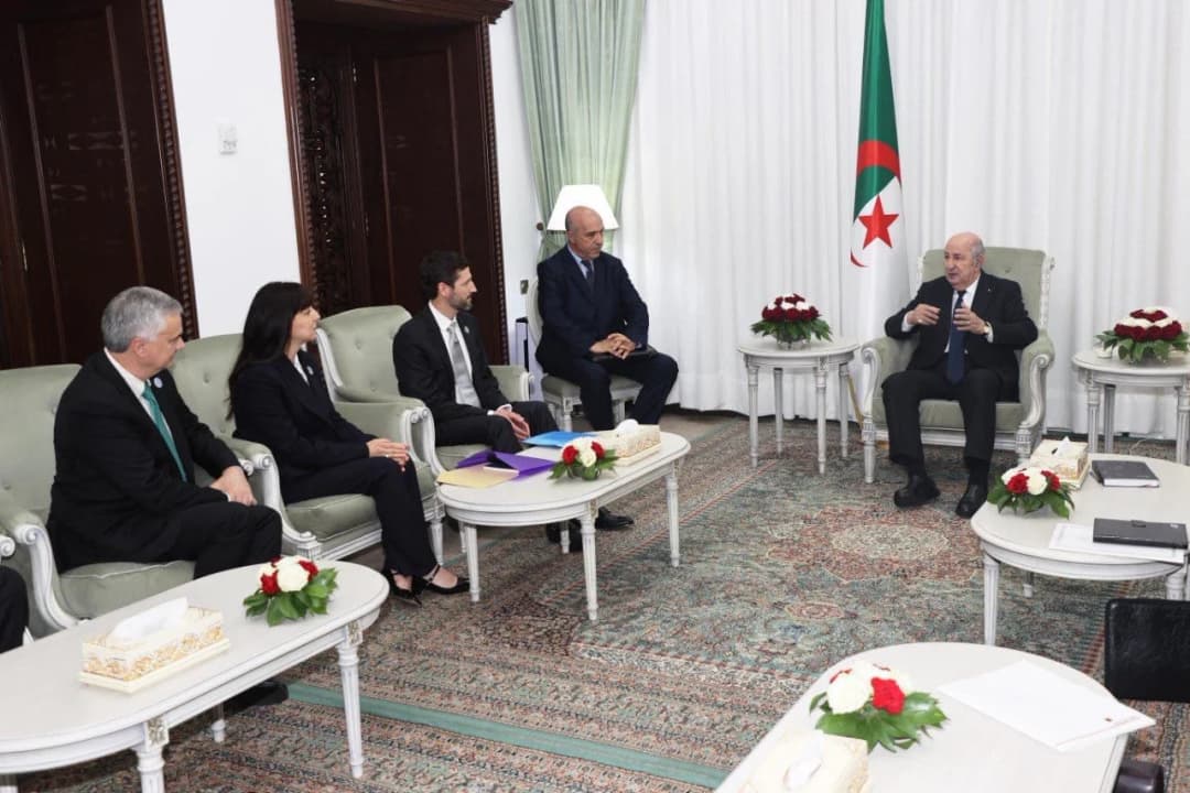 Le président de la République, M. Abdelmadjid Tebboune reçoit au siège de la Présidence de la République, une délégation de la compagnie américaine Chevron.