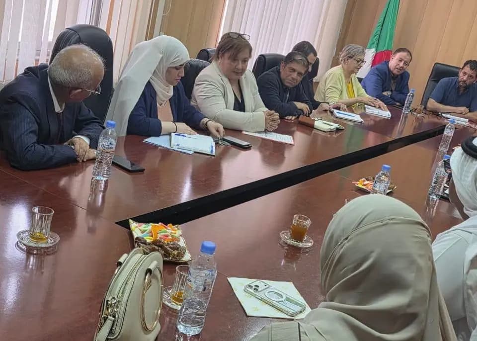 Des cadres du ministère du Commerce extérieur reçoivent une délégation d'hommes d'affaires saoudiens