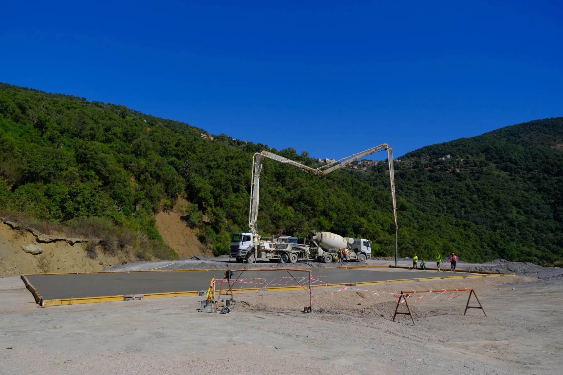 le projet de la  pénétrante autoroutière Djen Djen (Jijel)-El Eulma (Sétif) 