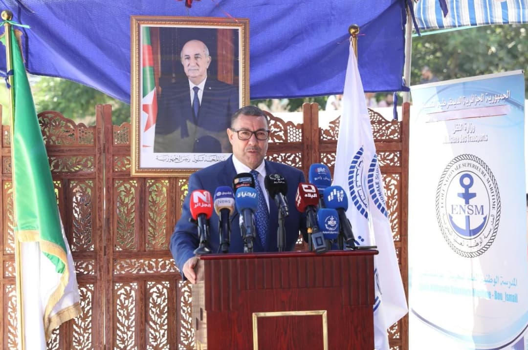 Le ministre des Transports Saïd Sayoud à la cérémonie de sortie de la 50e promotion d’officiers de la marine marchande à l’Ecole nationale supérieure maritime 2024-2025 à tipaza.
