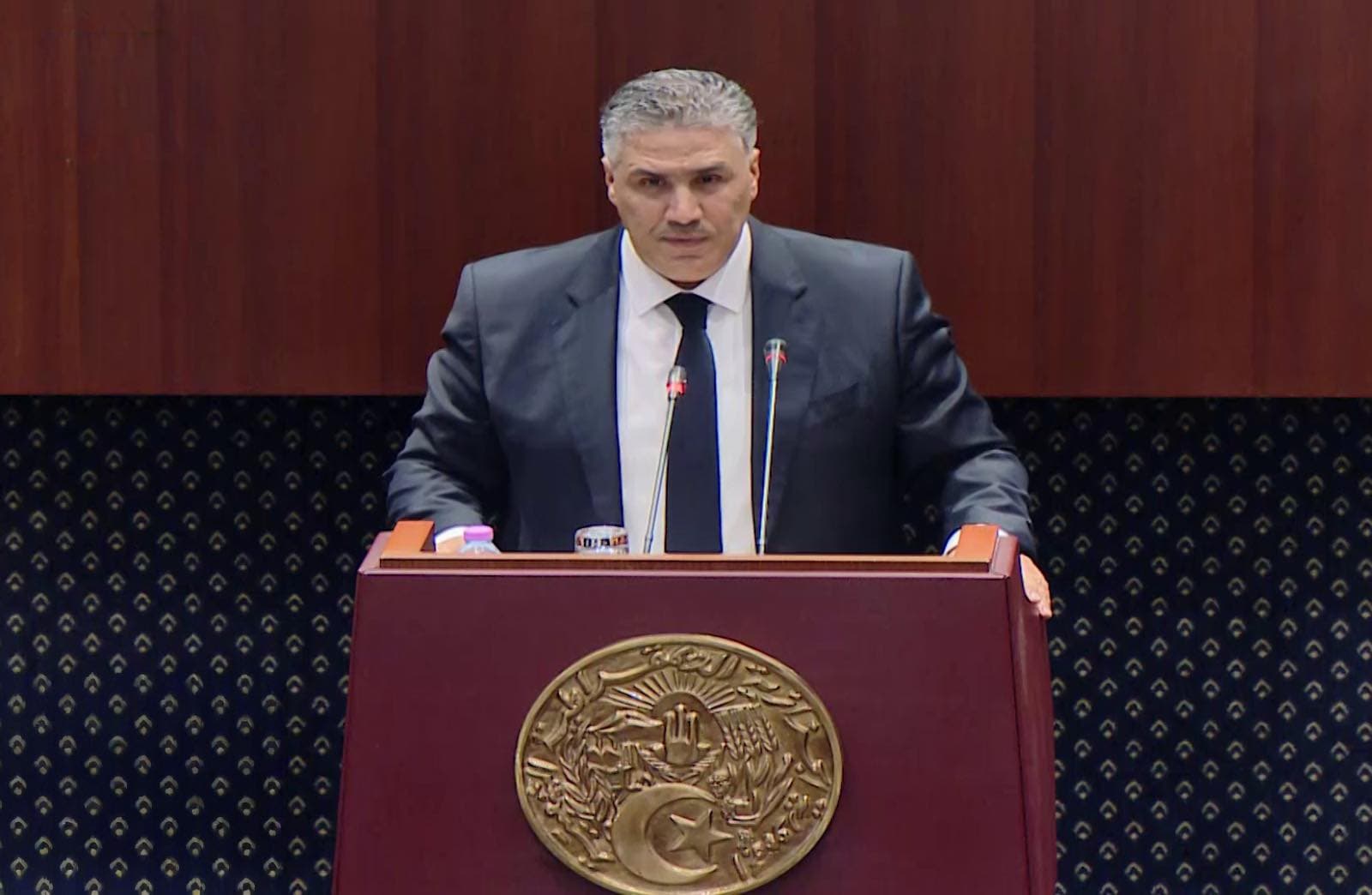 Le secteur de l'habitat œuvre à encourager les entreprises de bâtiment à réaliser les projets d'équipements publics dans les wilayas du Sud