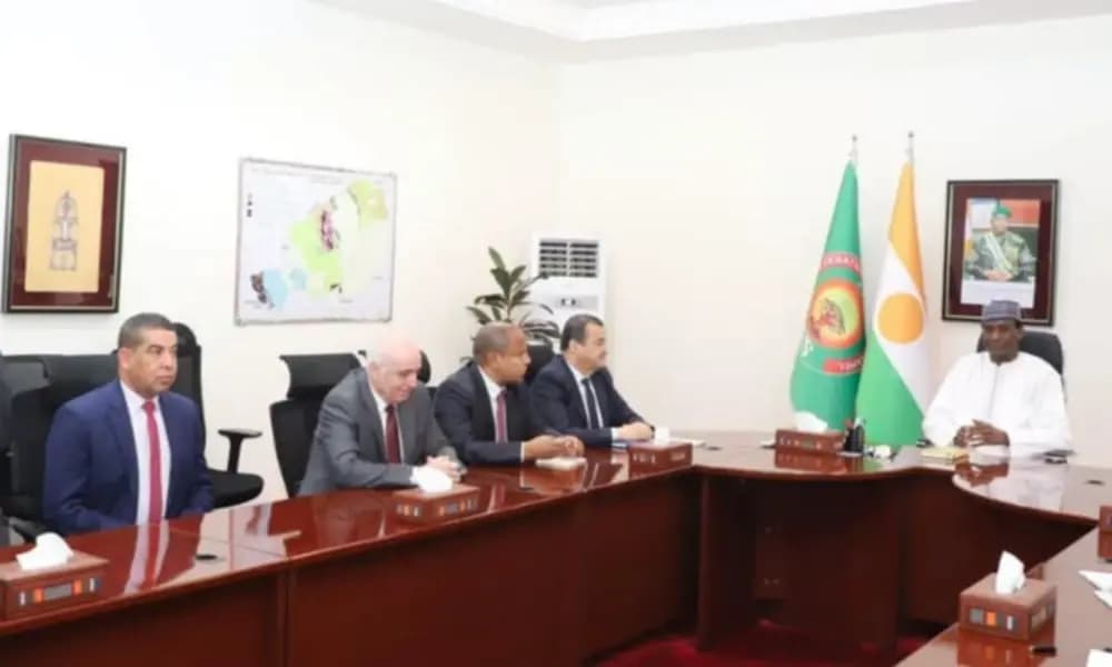 La concrétisation du tronçon nigérien du TSGP au centre d'une rencontre à Niamey entre M. Arkab et