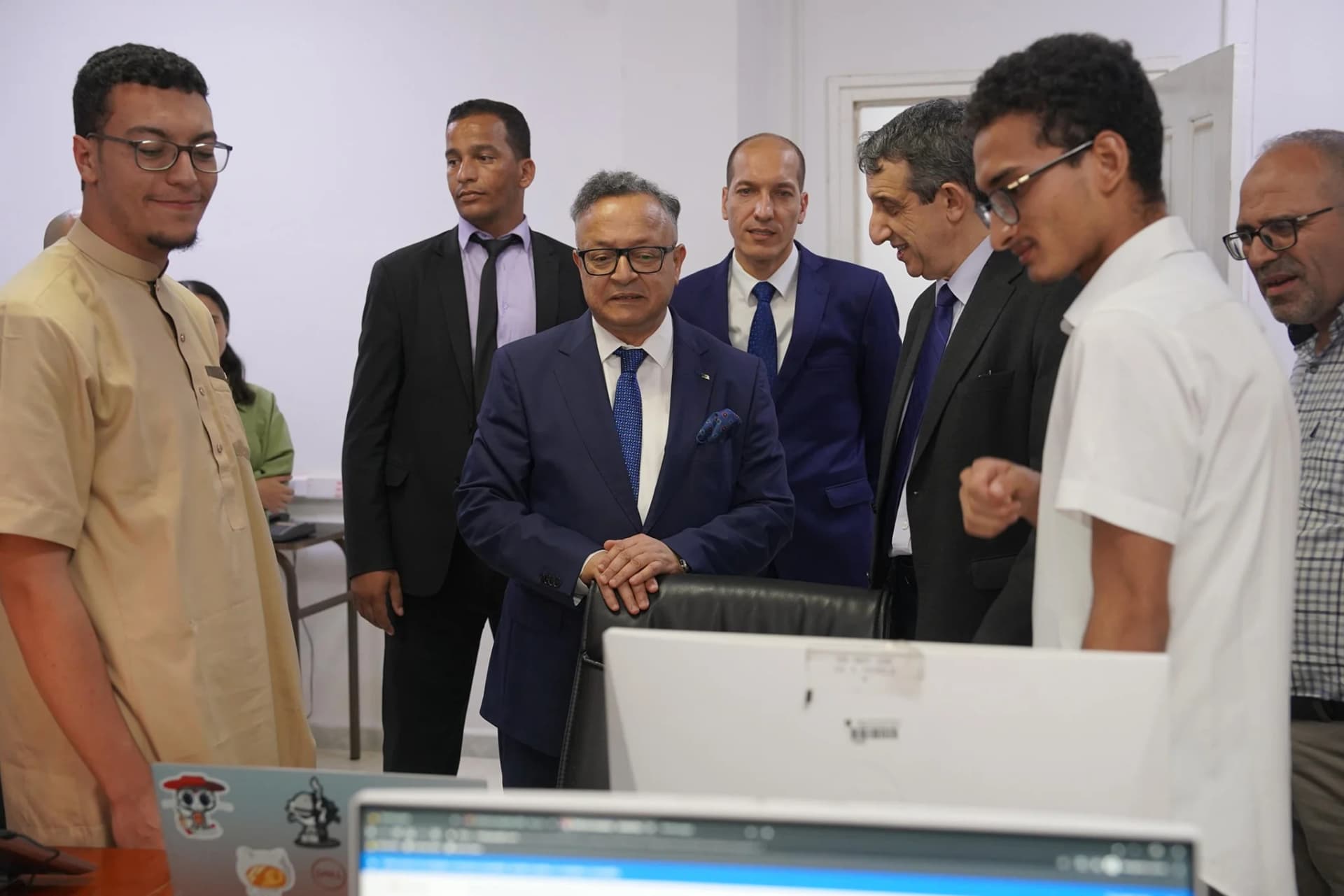 Le ministre de l'Enseignement supérieur et de la Recherche scientifique Kamel Baddari, visite le Centre national des données relevant de l'Ecole nationale supérieure d'informatique.