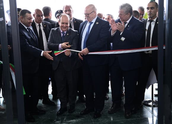 Le Premier ministre inaugure à Jijel le complexe de trituration de graines oléagineuses