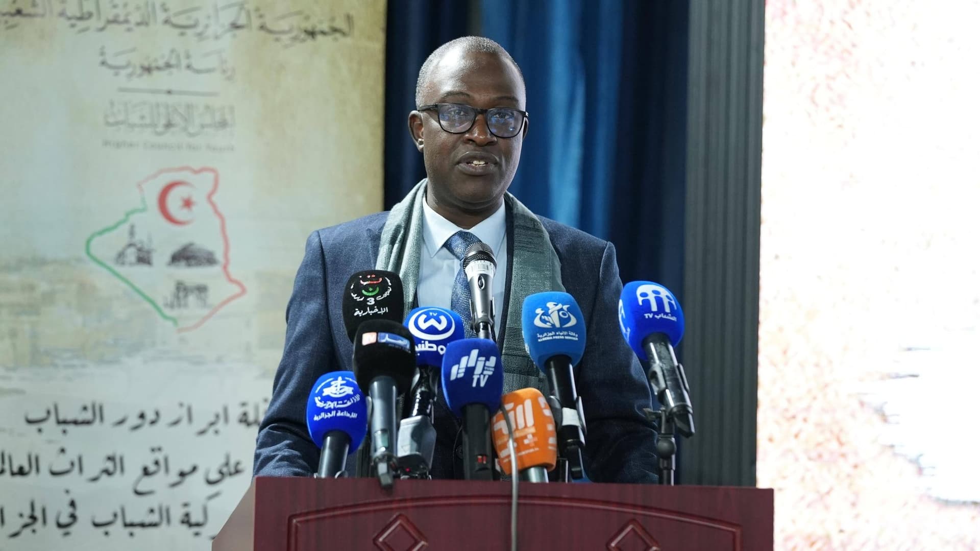 M. Hidaoui préside la cérémonie de clôture de la caravane nationale sur le 
rôle de la jeunesse dans la préservation des sites classés patrimoine 
mondial en Algérie