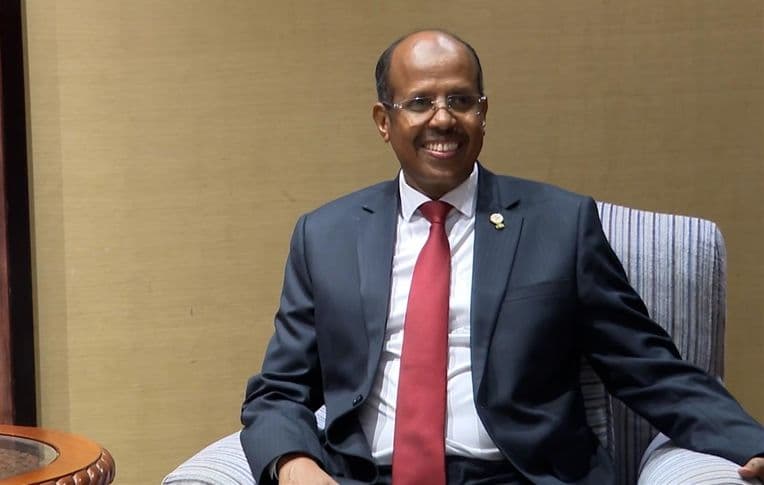 Le président de la Commission de l’UA félicite Kaylia Nemour pour sa médaille d'or aux Mondiaux de gymnastique  