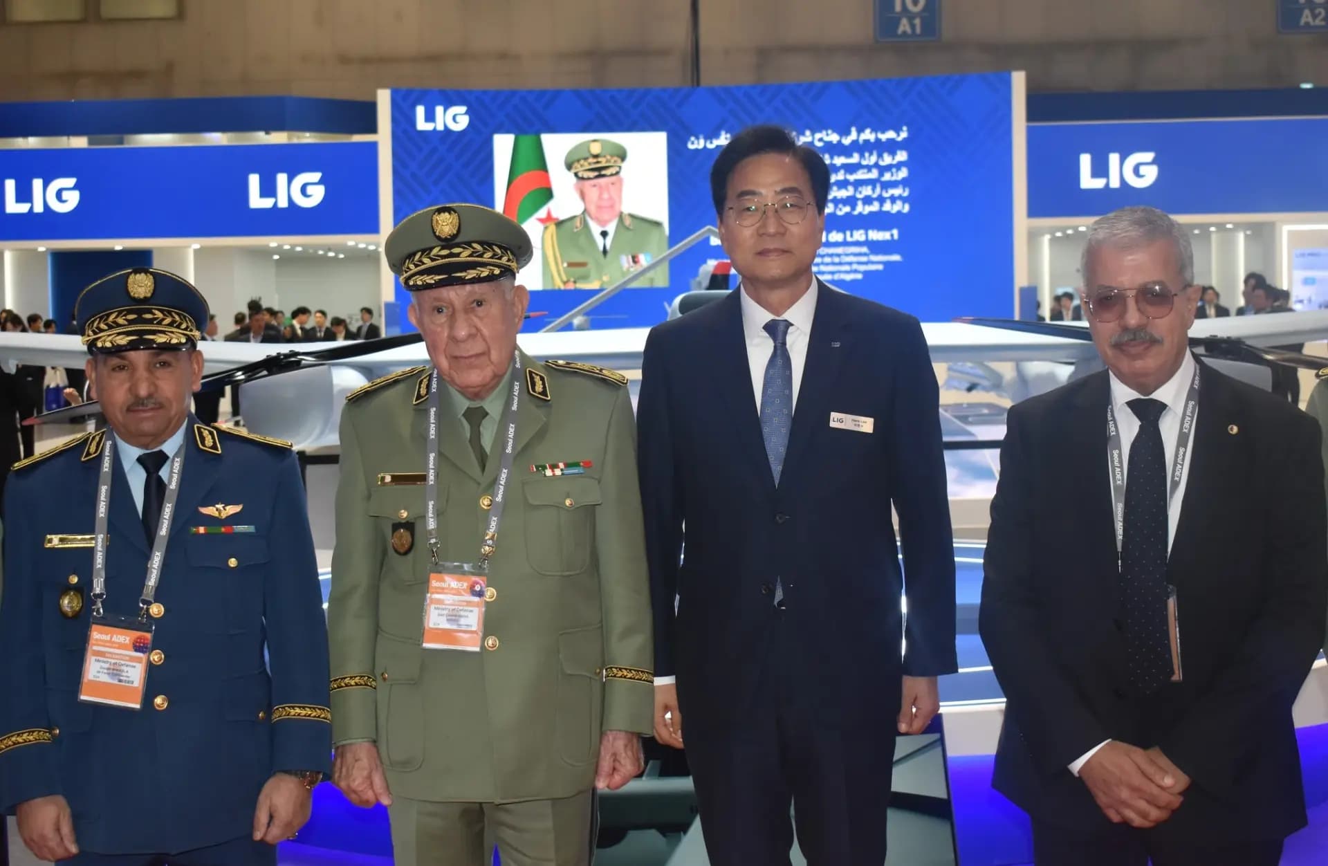 Le Général d'Armée Saïd Chanegriha visite plusieurs stands de l'ADEX-2025 en République de Corée 