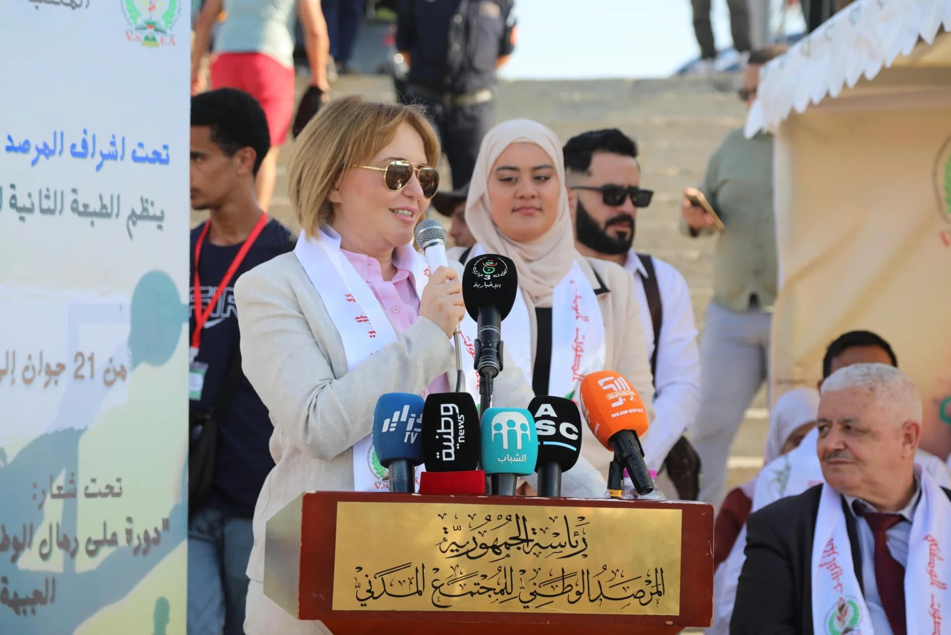 La présidente de l'Observatoire national de la société civile (ONSC), Mme Ibtissem Hamlaoui, a supervise l'ouverture du tournoi international de Beach soccer à la Promenade des Sabletttes à Alger.