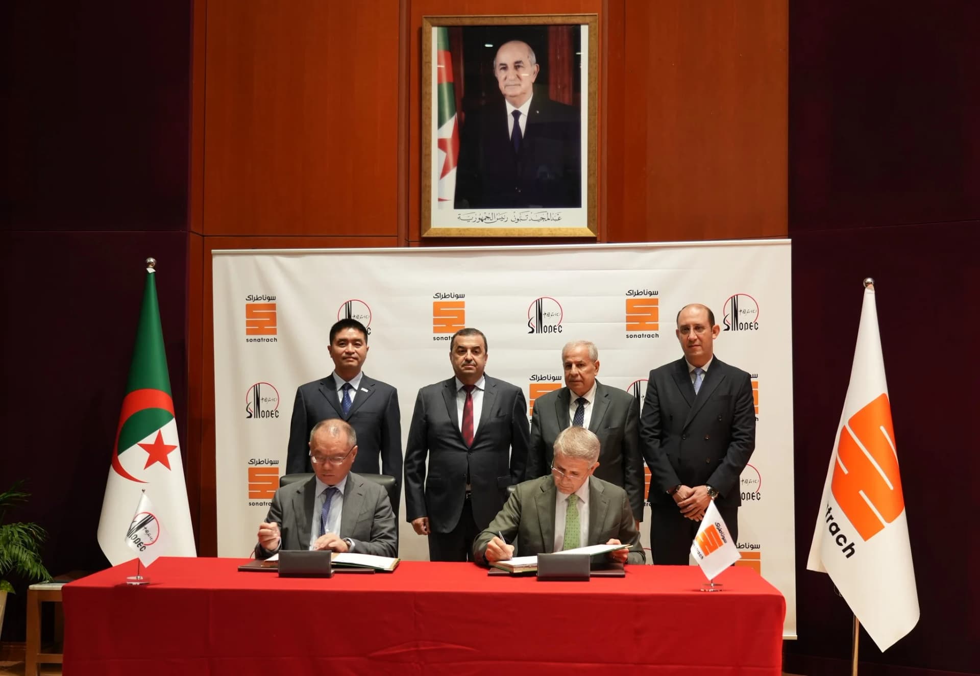 Signature d'un accord entre Sonatrach et la la société chinoise Sinopec pour l'évaluation et le développement des bassins de Gourara et de Berkine-est.
