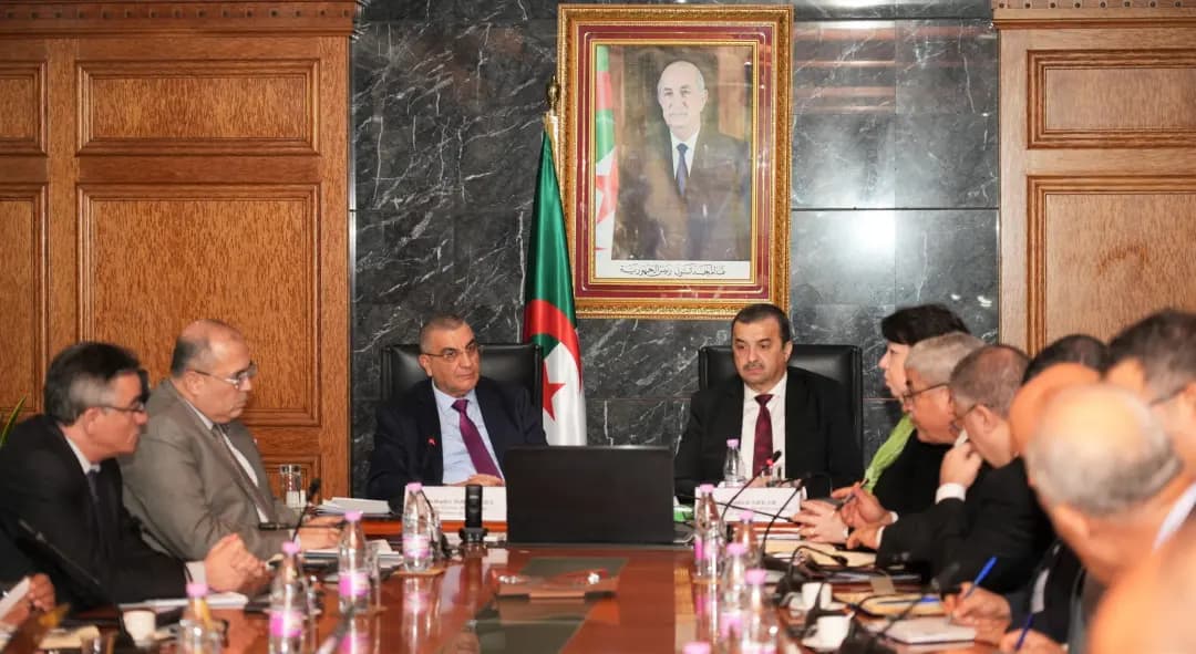 La mine de Gara Djebilet et la ligne ferroviaire Béchar-Tindouf au centre d'une réunion de coordination multisectorielle