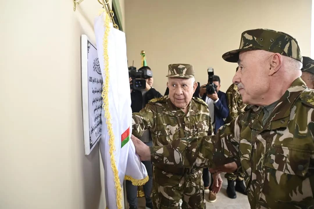 Le Général d'Armée Saïd Chanegriha supervise la cérémonie d'inauguration de nouvelles infrastructures sanitaires en 1ére région militaire
