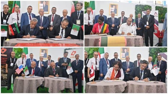 Photo montage se la signature de plusieurs contrats portant sur des projets dans le secteur des industries mécaniques le cadre de la 6ème journée de la Foire commerciale intra-africaine .