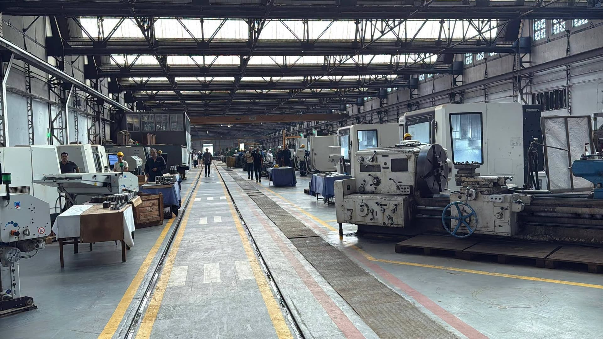 Le ministre de l'Industrie inspecte le fonctionnement du groupe Ferrovial à Annaba