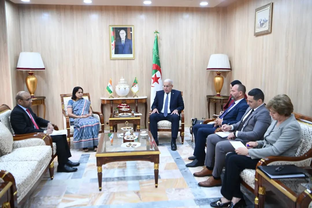 Le président de l'APN reçoit l'ambassadrice de l'Inde en Algérie.
