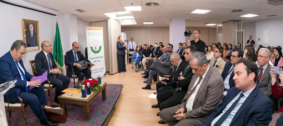 Chaib rencontre à Madrid des membres de la communauté nationale