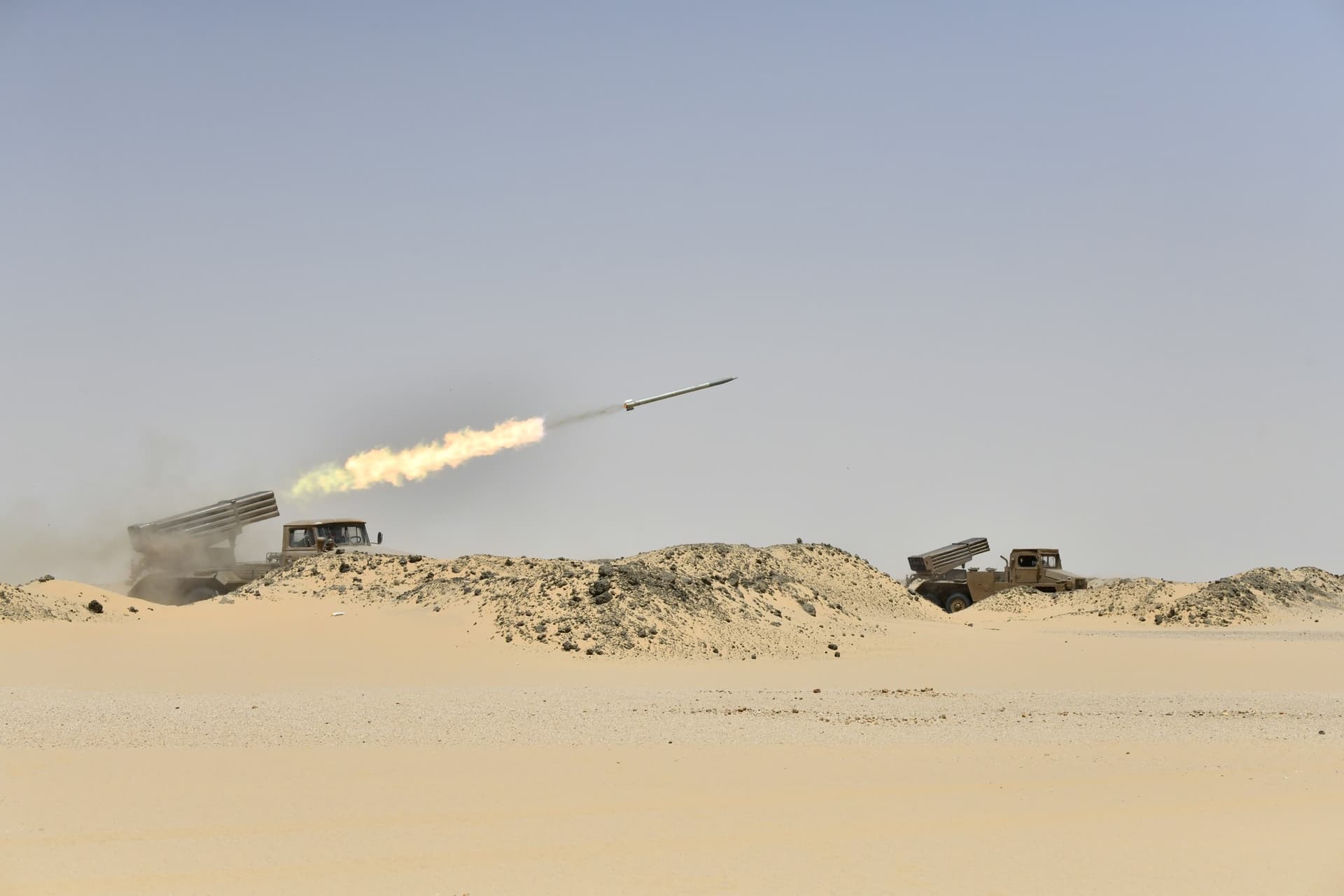 Le Général d'Armée Chanegriha supervise à In Guezzam l'exécution d'un exercice tactique avec munitions réelles