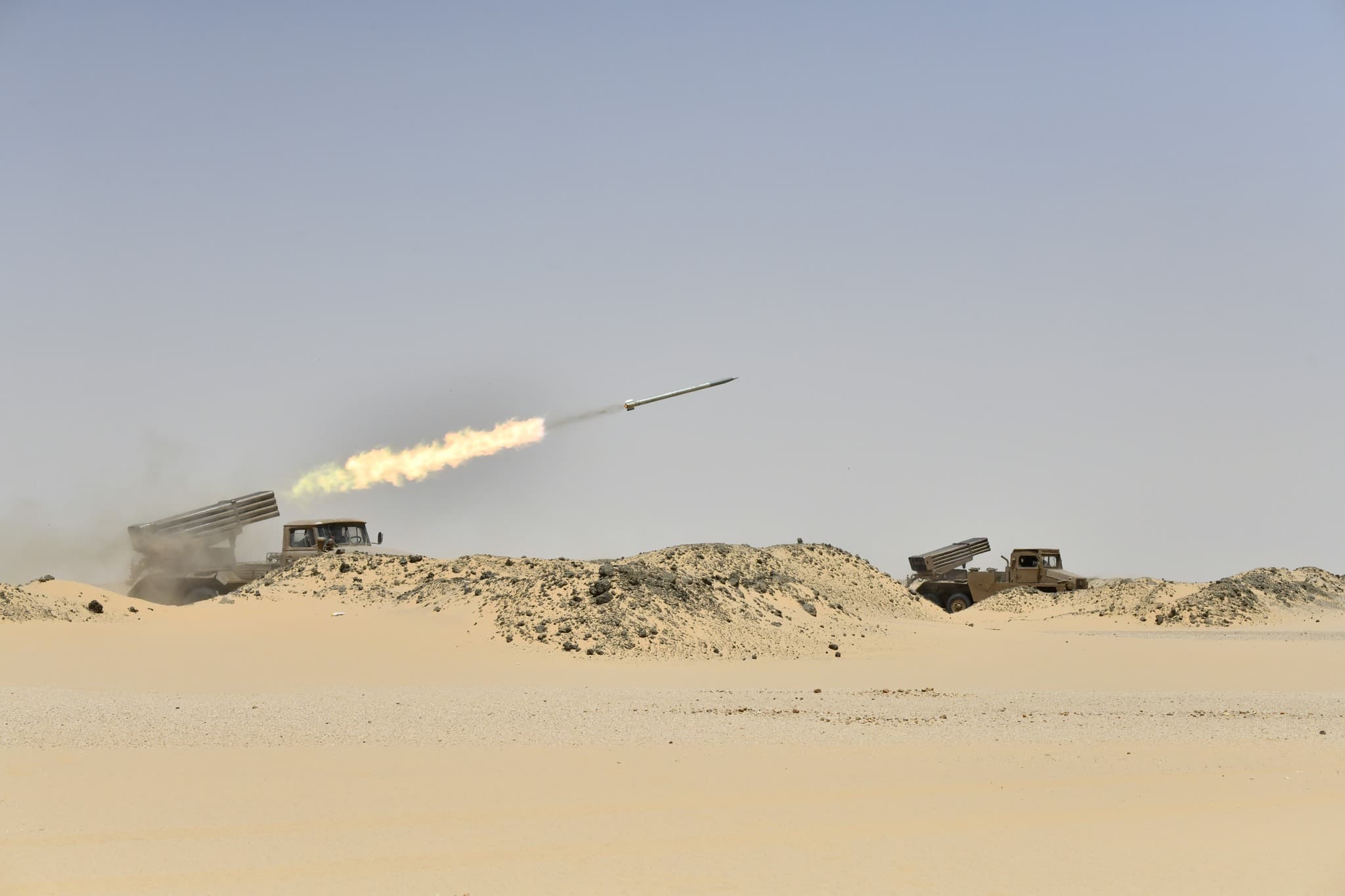 Le Général d'Armée Chanegriha supervise à In Guezzam l'exécution d'un exercice tactique avec munitions réelles