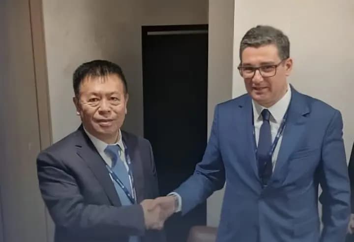 Ait Messaoudene examine à Genève avec son homologue chinois les moyens de renforcer la coopération sanitaire bilatérale