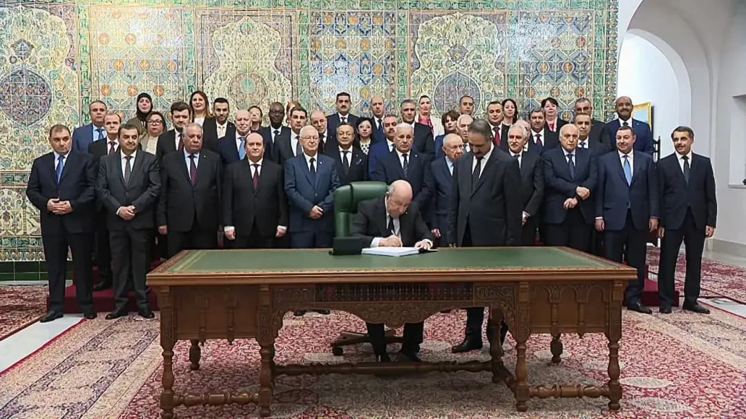 Le président de la République signe la Loi de Finances 2026