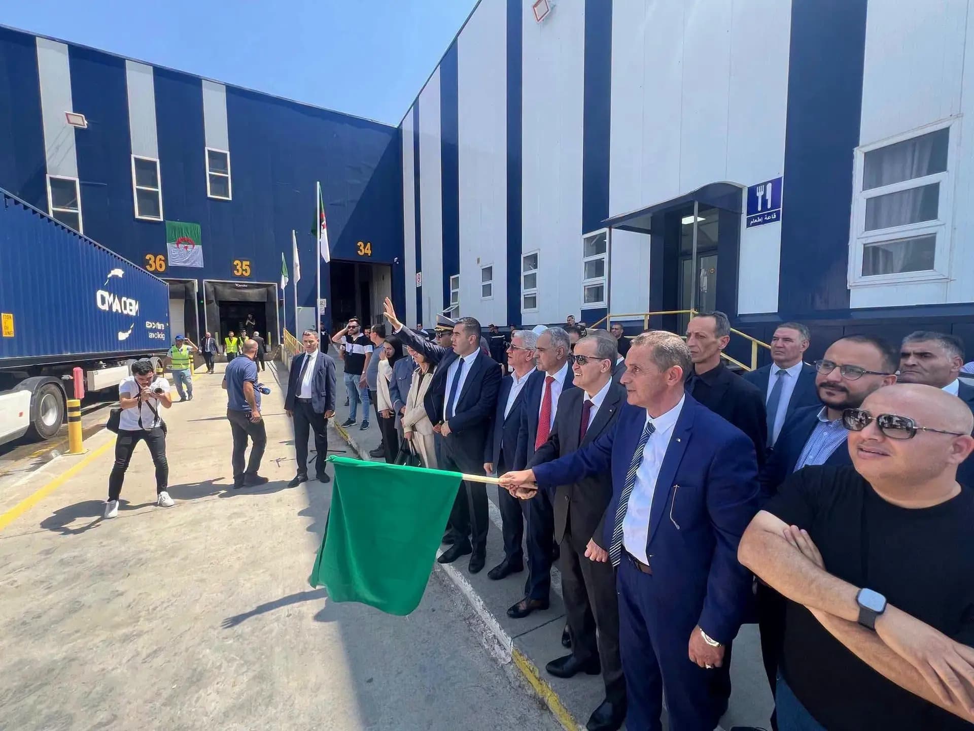 Rezig supervise le lancement d'opérations d'exportation de produits électroménagers
