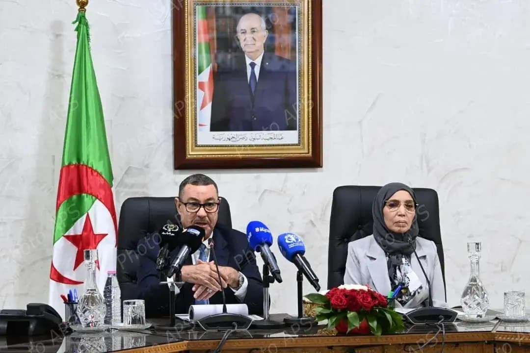 Sayoud procède à l'installation de Fouzia Naama en qualité de ministre déléguée chargée des