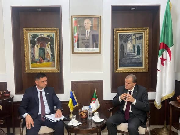 Rezig reçoit les ambassadeurs d'Ukraine et d'Autriche
