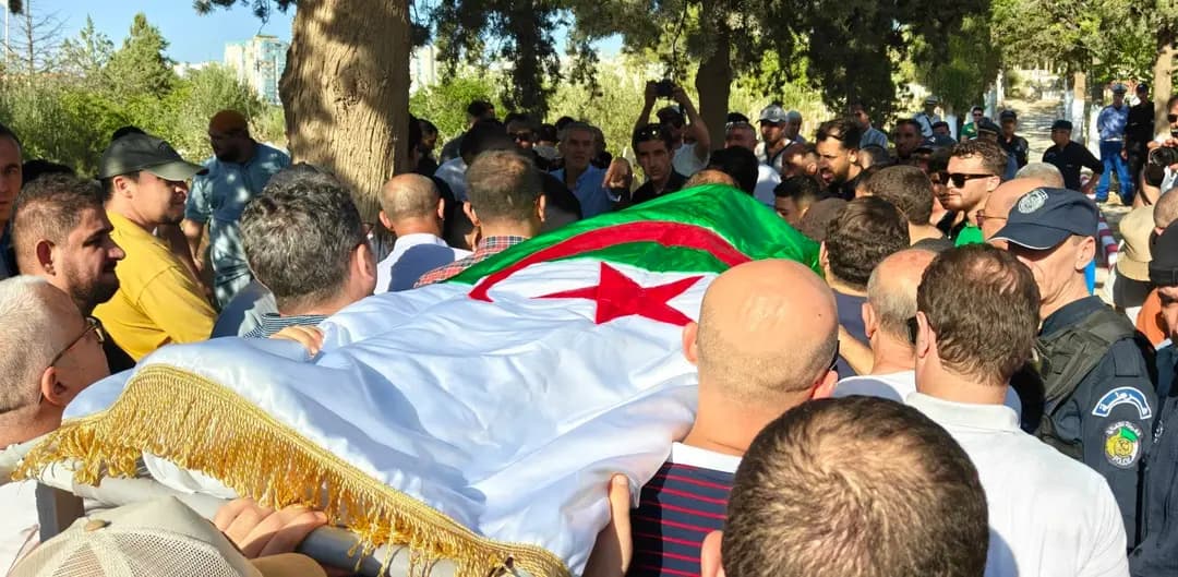La dépouille mortelle du membre du Conseil de la nation et fils du chahid Mostefa Ben Boulaïd