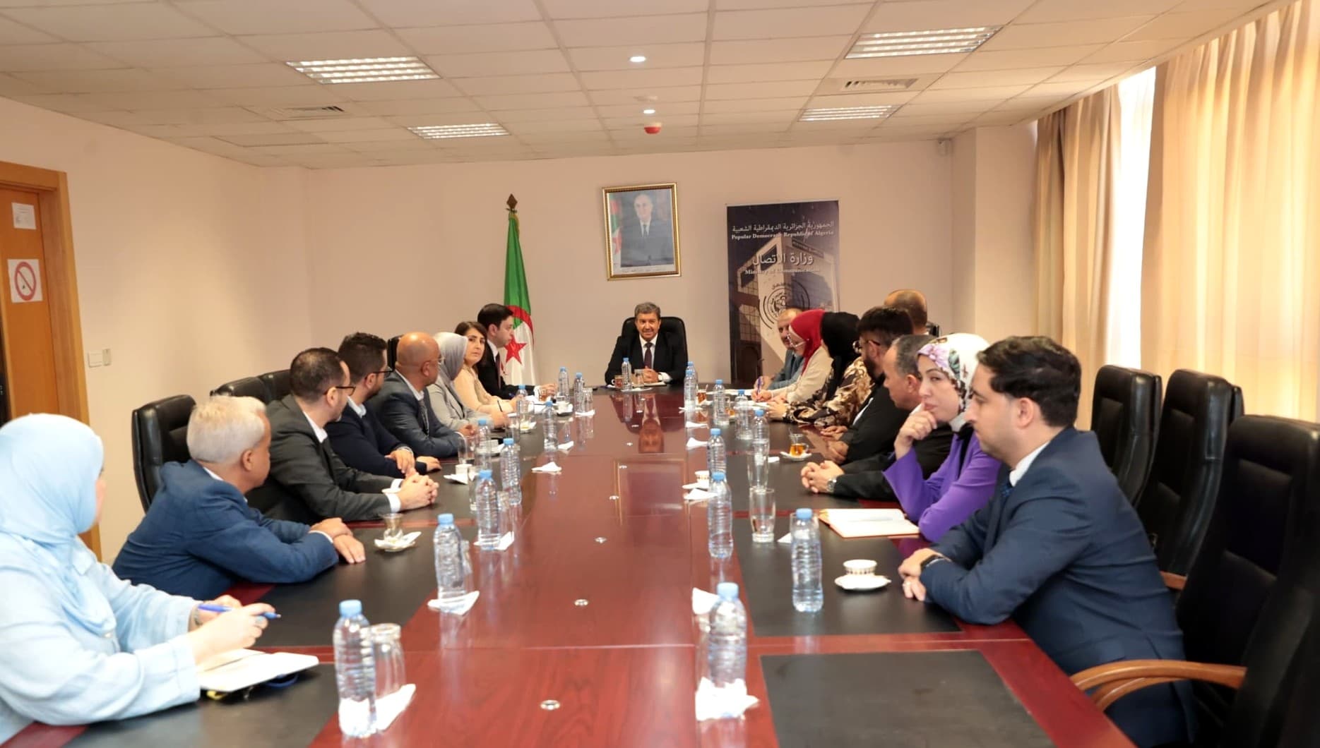 Le ministre de la Communication rencontre les directeurs des chaînes de télévision privées