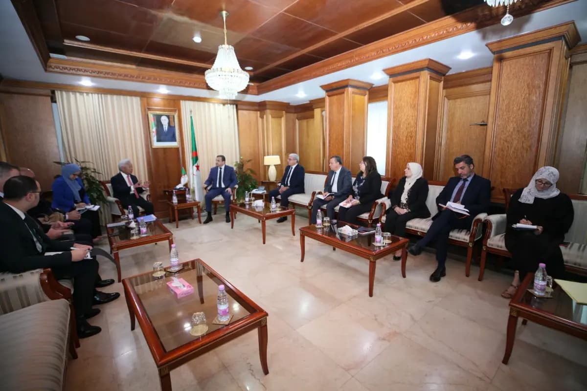 Arkab évoque les perspectives de coopération avec une délégation de l'AIIB