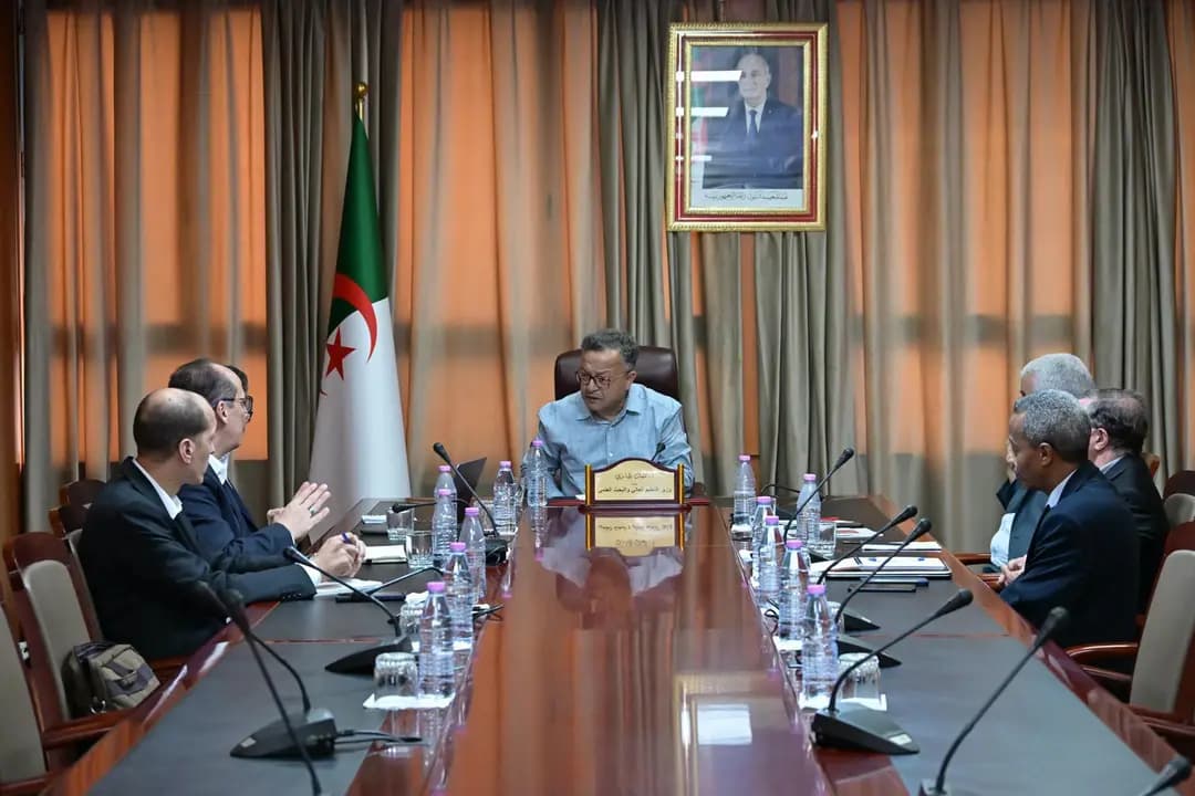 Baddari rencontre le chercheur Smaine Zeroug, membre du Haut Conseil de la communauté scientifique nationale à l'étranger