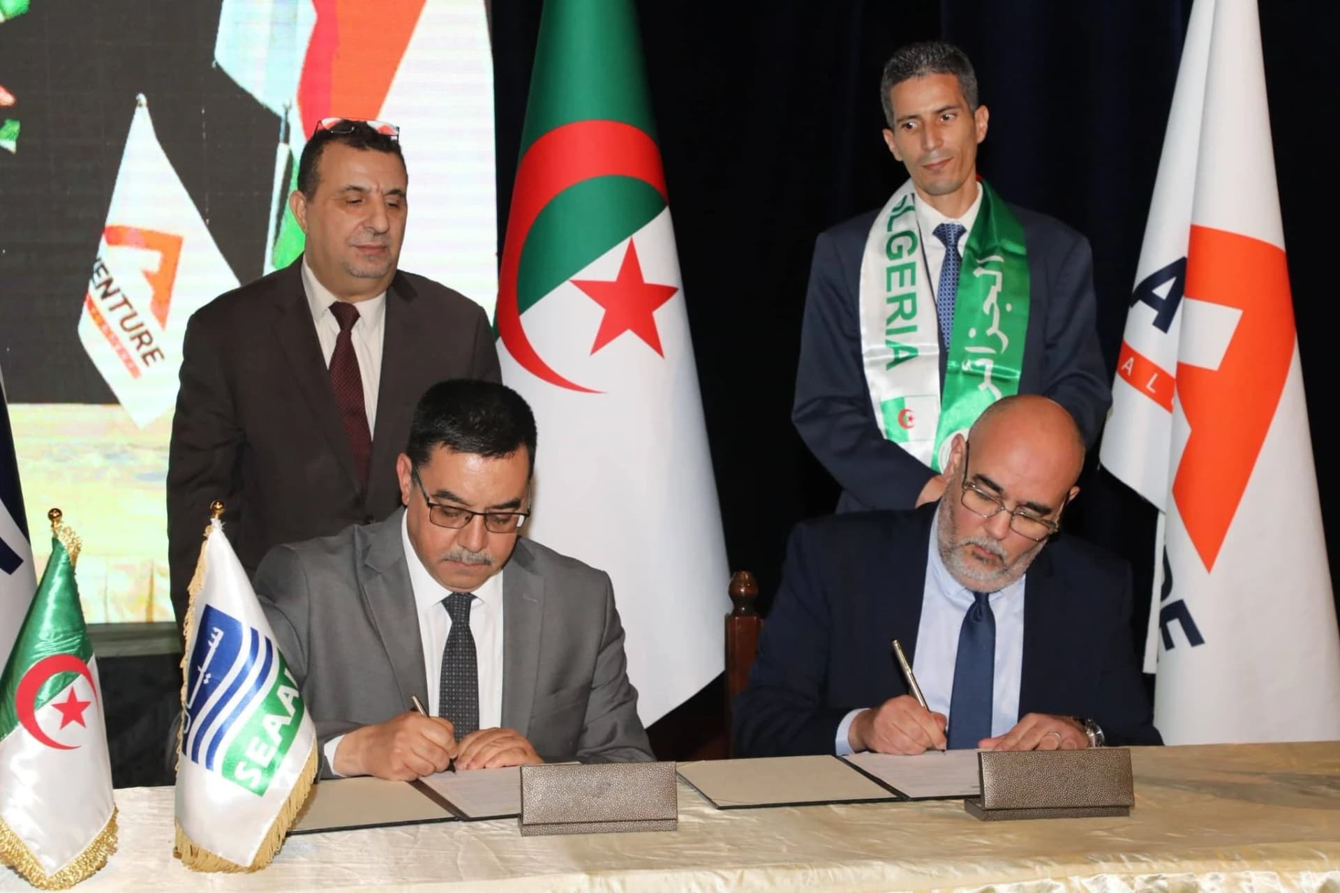 programme d'accélération de l'innovation dans le service public entre la SEAAL et Algeria Venture