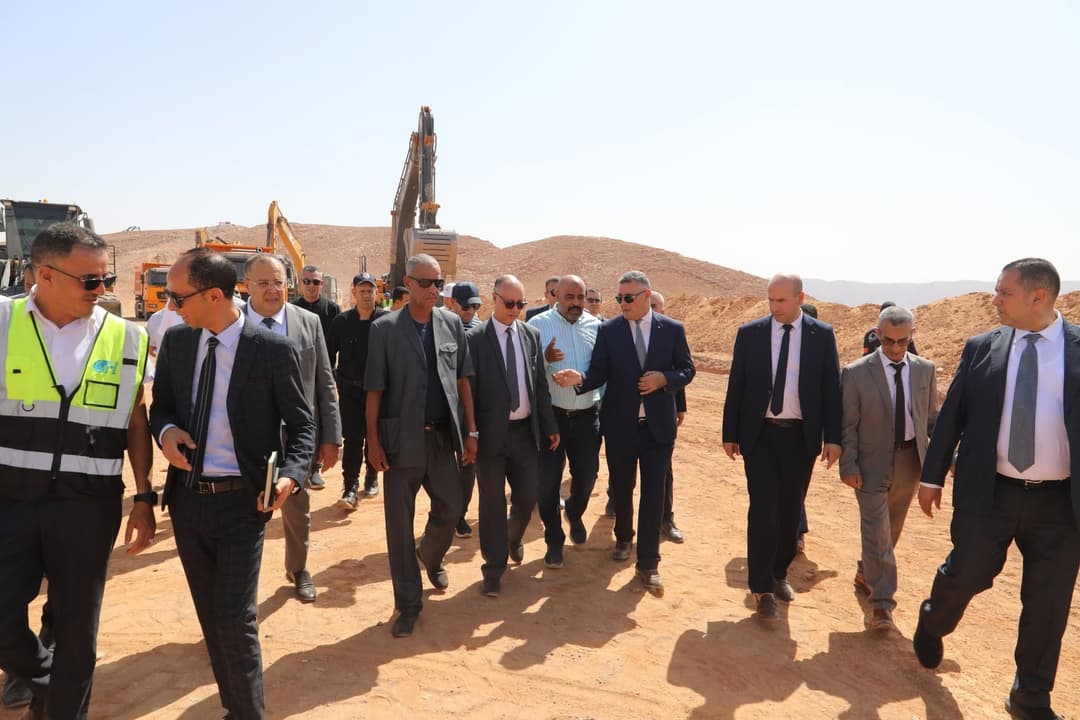 Bouzegza inspecte les projets hydrauliques de la zone industrielle de Toumiat