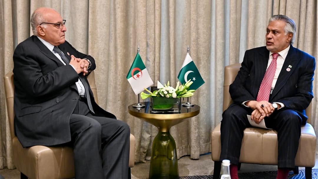 Attaf tient une rencontre bilatérale à Amman avec son homologue pakistanais