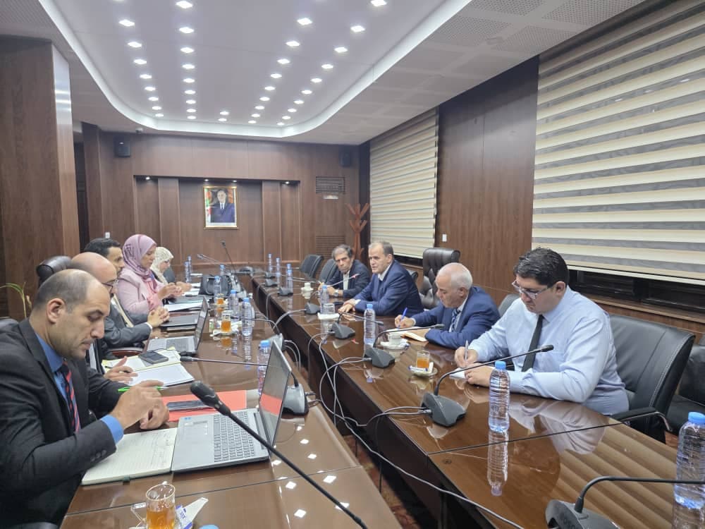 Le ministre du Commerce extérieur et de la Promotion des exportations, M. Kamel Rezig, a tenu lundi à Alger une séance de travail avec le ministre de l'Economie de la connaissance, des Start-up et des Micro-entreprises, M. Noureddine Ouadah