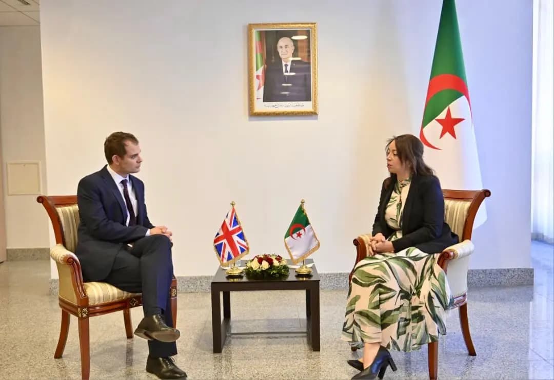 Mansouri s'entretient avec le sous-secrétaire d'Etat britannique aux affaires du Moyen-Orient et de l'Afrique du Nord