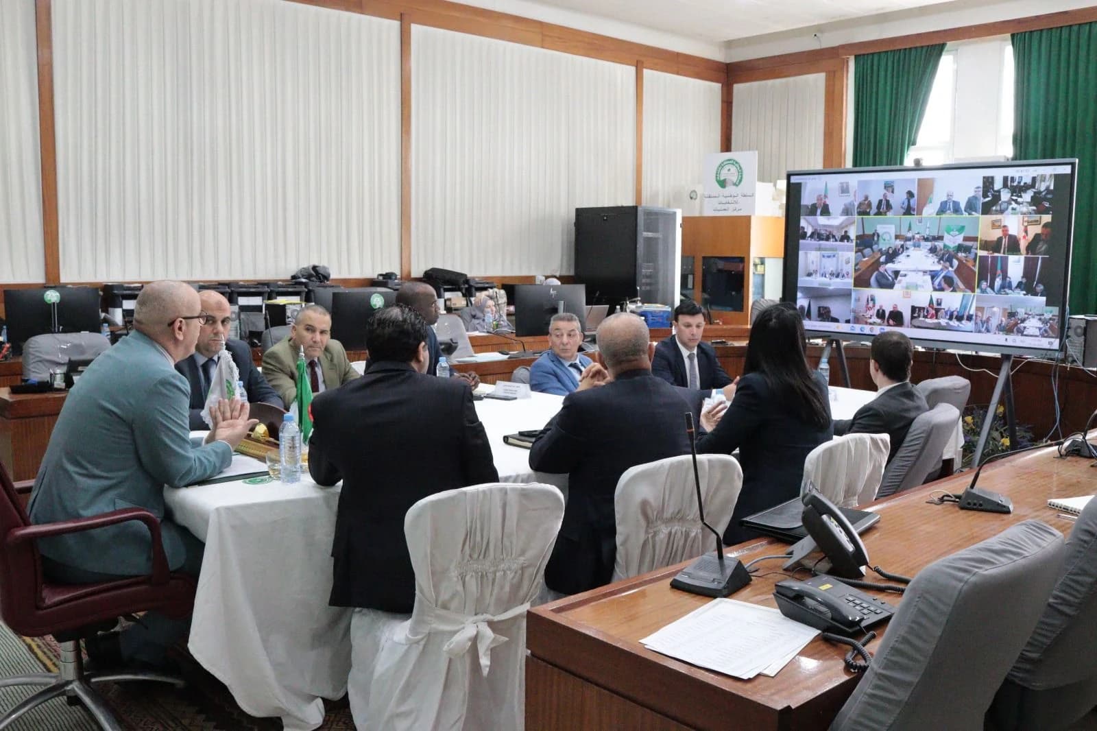 Khelfane rencontre par visioconférence les chefs de postes diplomatiques et consulaires à l'étranger