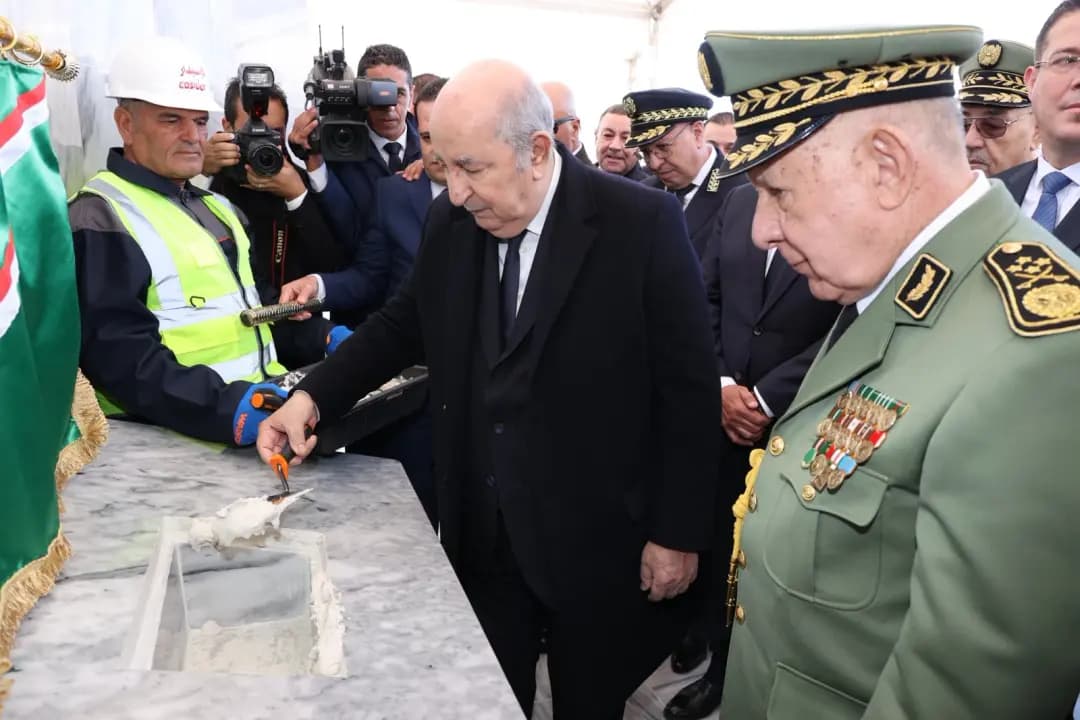 Le président de la République pose à Constantine la première pierre du projet de réalisation de 8050 unités de logement AADL 3