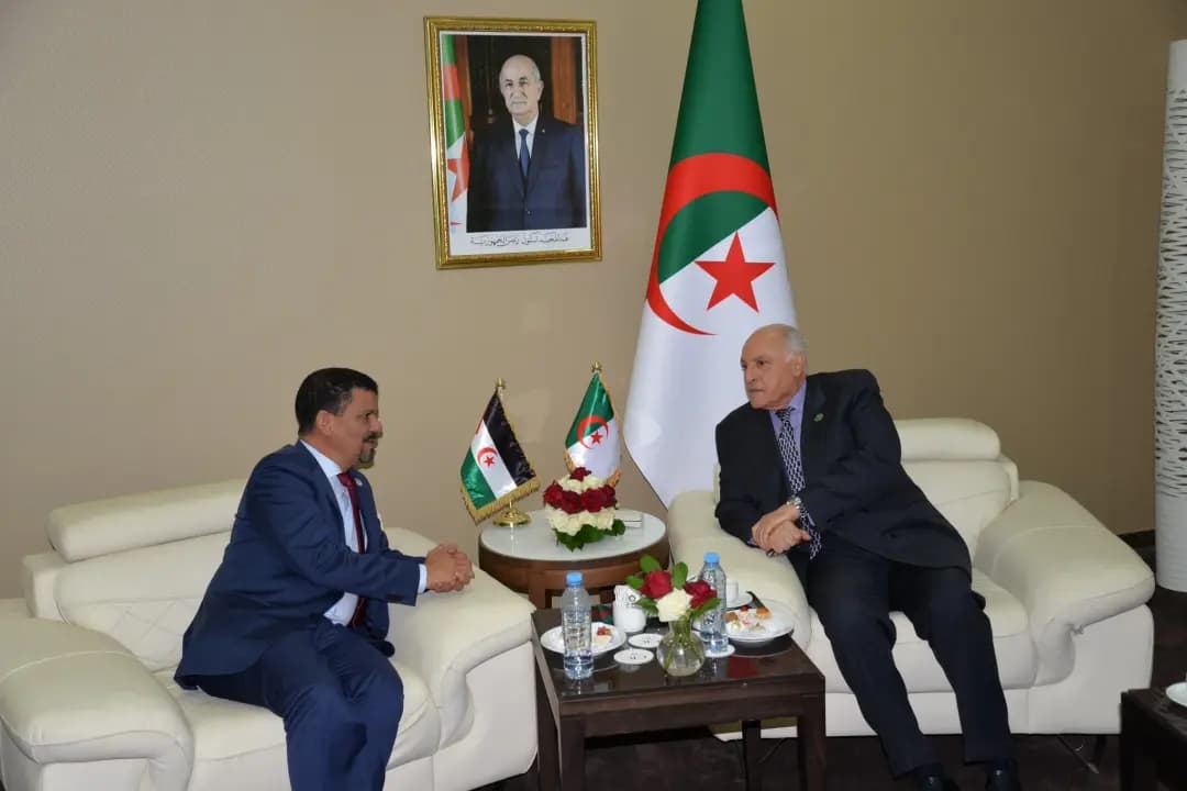Attaf reçoit son homologue sahraoui