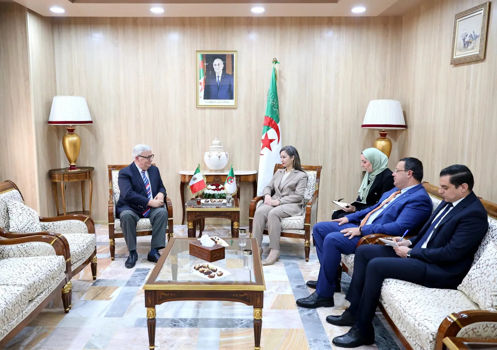 Boufedeche reçoit l'ambassadeur des Etats-Unis mexicains auprès de l'Algérie