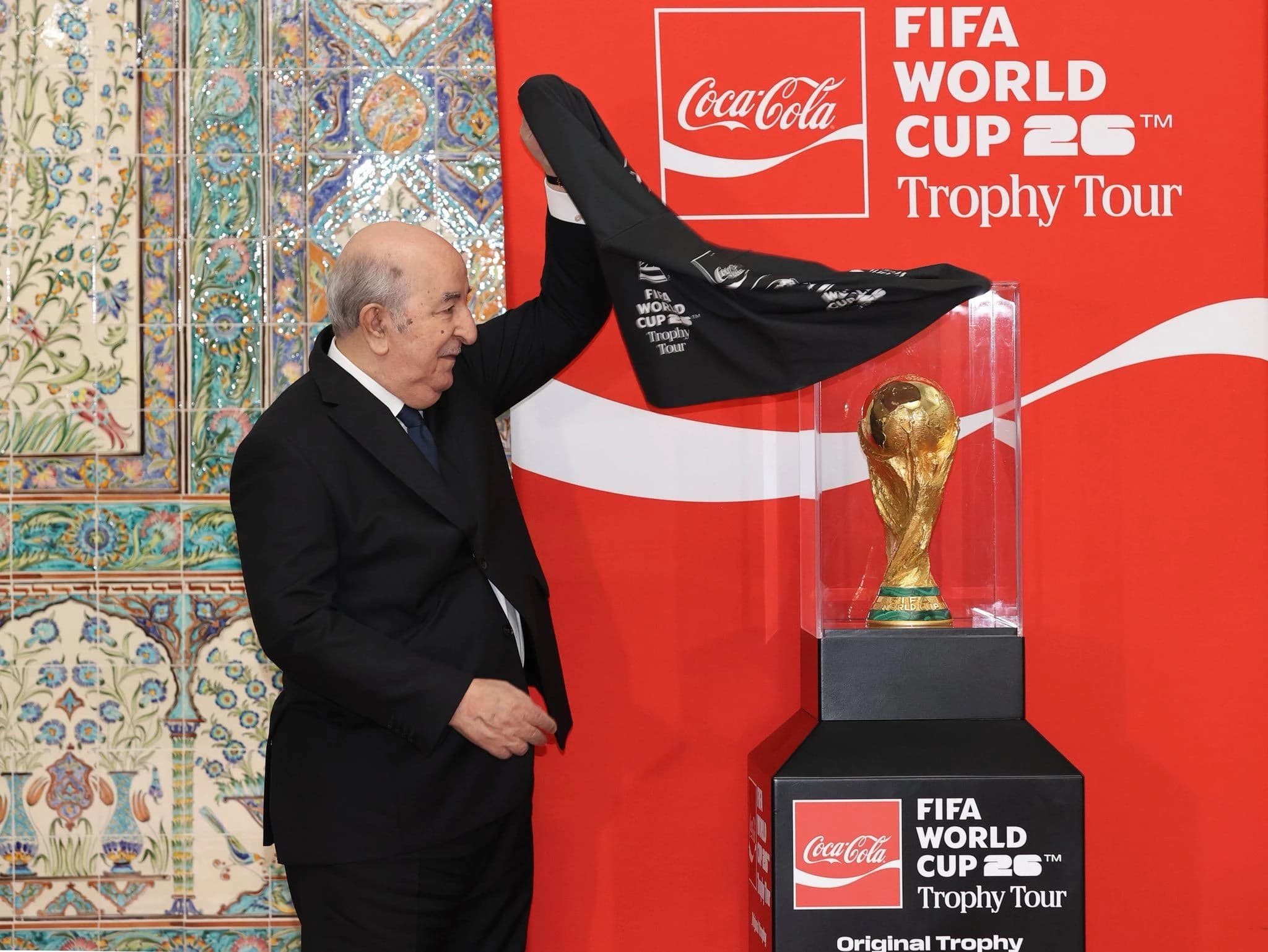 Le président de la République reçoit une délégation de la FIFA